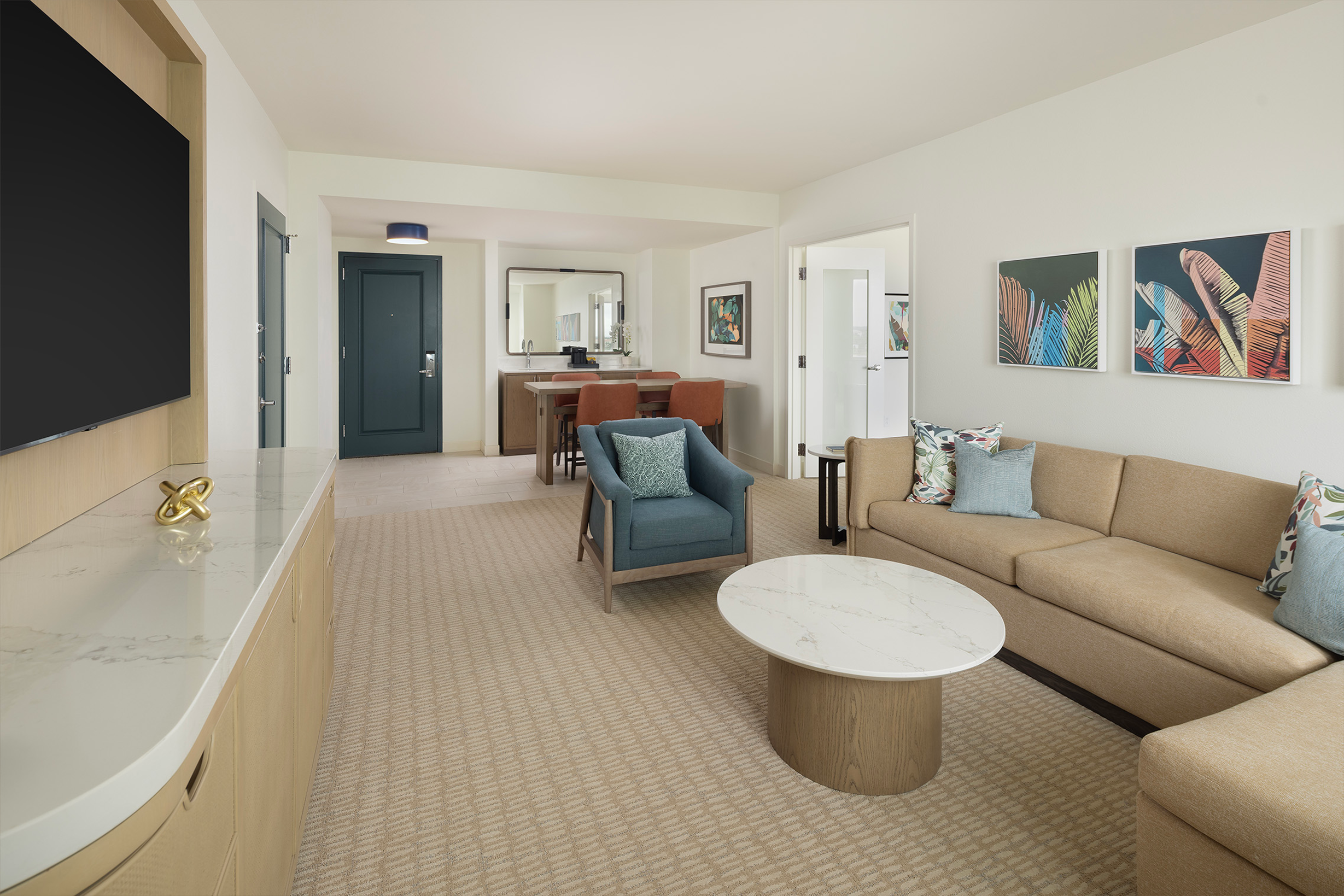 king suite - living room